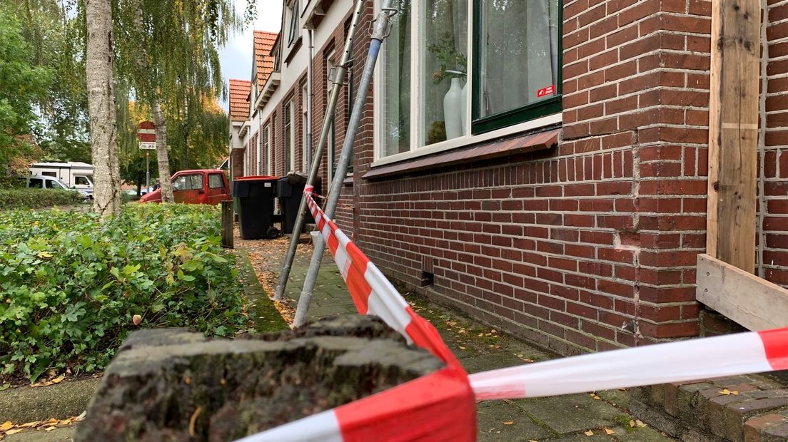 Eén huis in de Sint Vitusstraat staat in de stutten in 2019