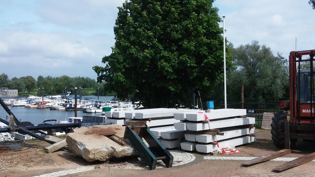 Eén van de oudste jachthavens van Nederland De Batavier in Niftrik, gaat flink op de schop. De gemeente Wijchen staat garant voor de € 500.000,- die de watersporters lenen voor de renovatie.
