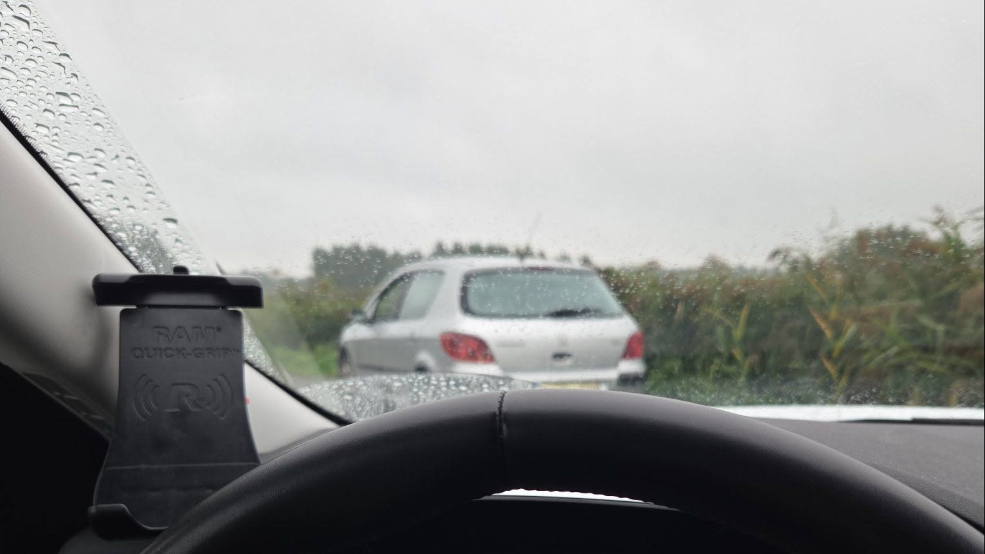 Een auto met beslagen ramen viel de wijkagent op tijdens zijn surveillance.