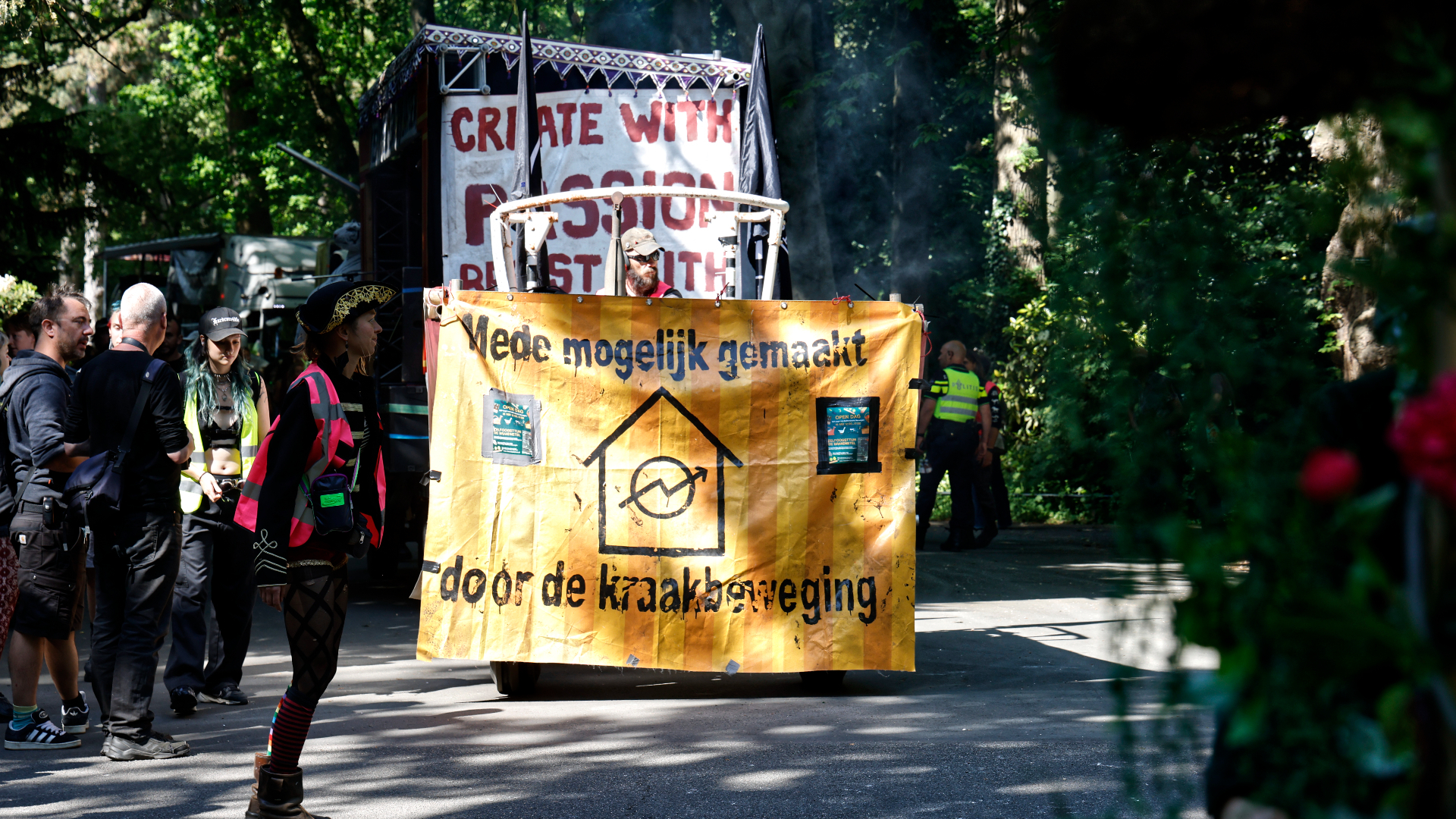 Luid protest door de Utrechtse straten, met veel hinder voor verkeer