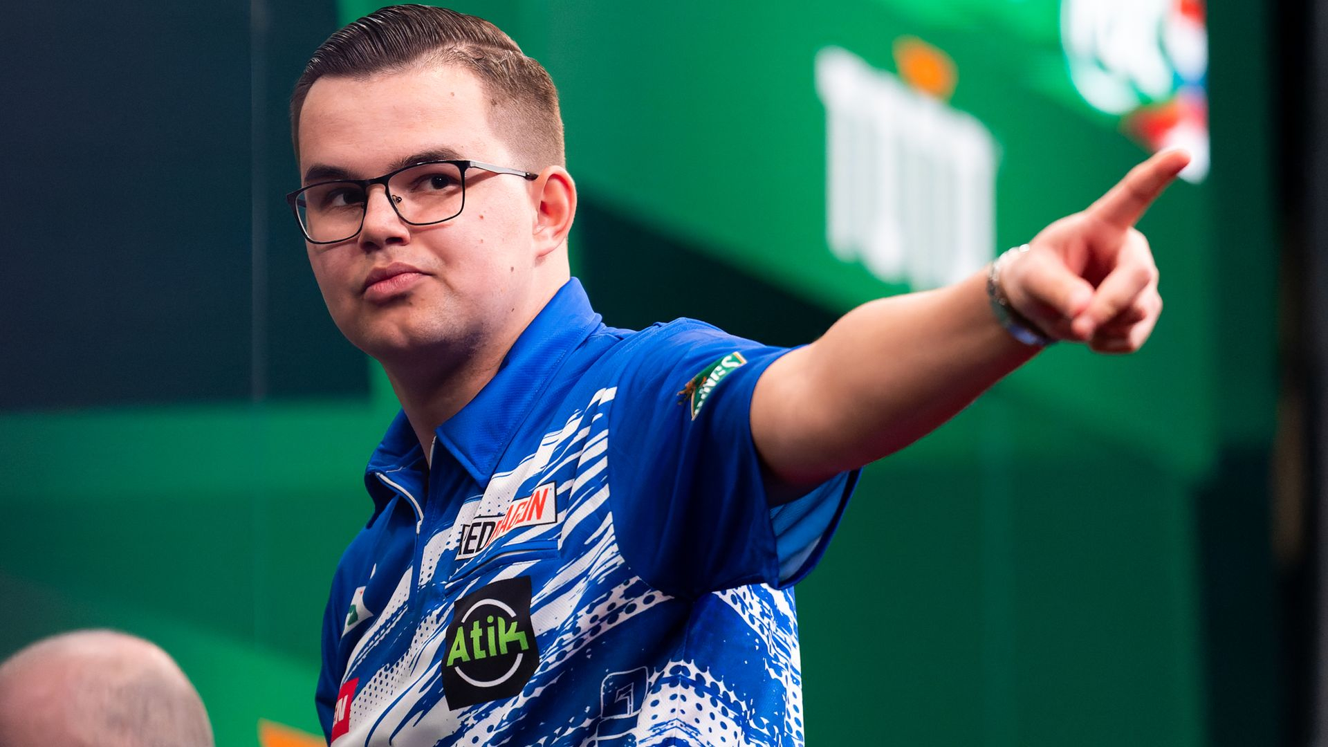 Van Veen na eerste grote dartsucces: 'Europese titel was wel een verrassing'