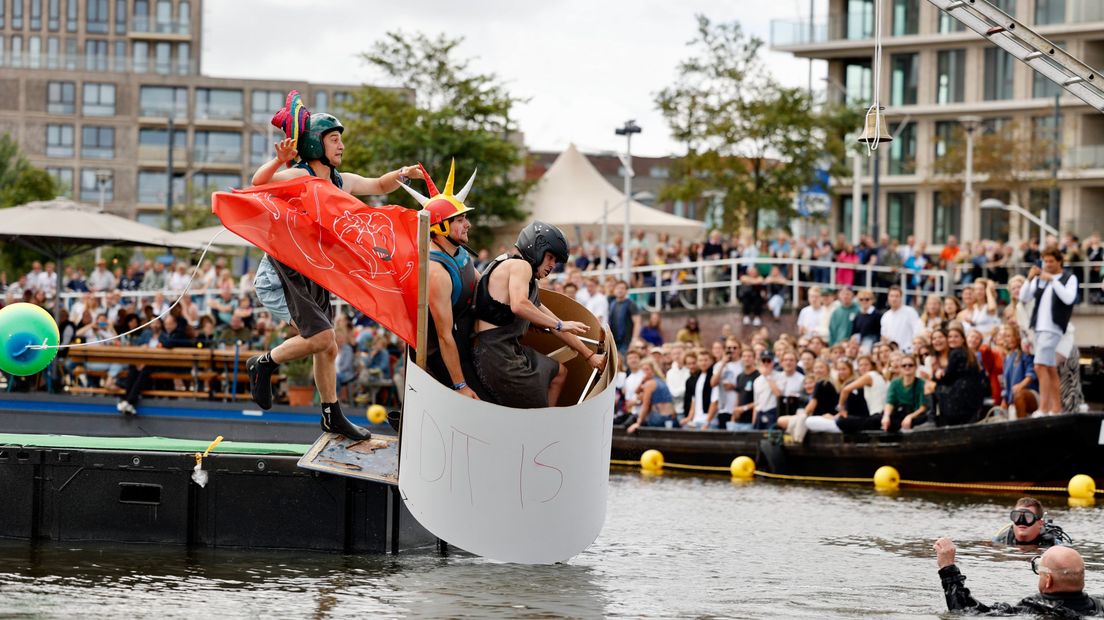 Team chilibar voordat ze te water storten