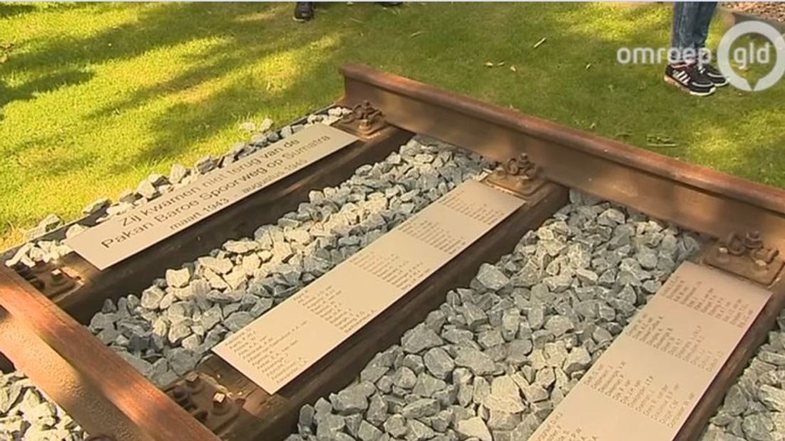 Op landgoed Bronbeek in Arnhem zijn zaterdag de vele slachtoffers herdacht die de Birma-Siam-spoorweg in Thailand en Birma en de Pakan Baroe-spoorweg op Sumatra aanlegden. Ze werden gebouwd tijdens de Tweede Wereldoorlog door gevangenen van de Japanners.