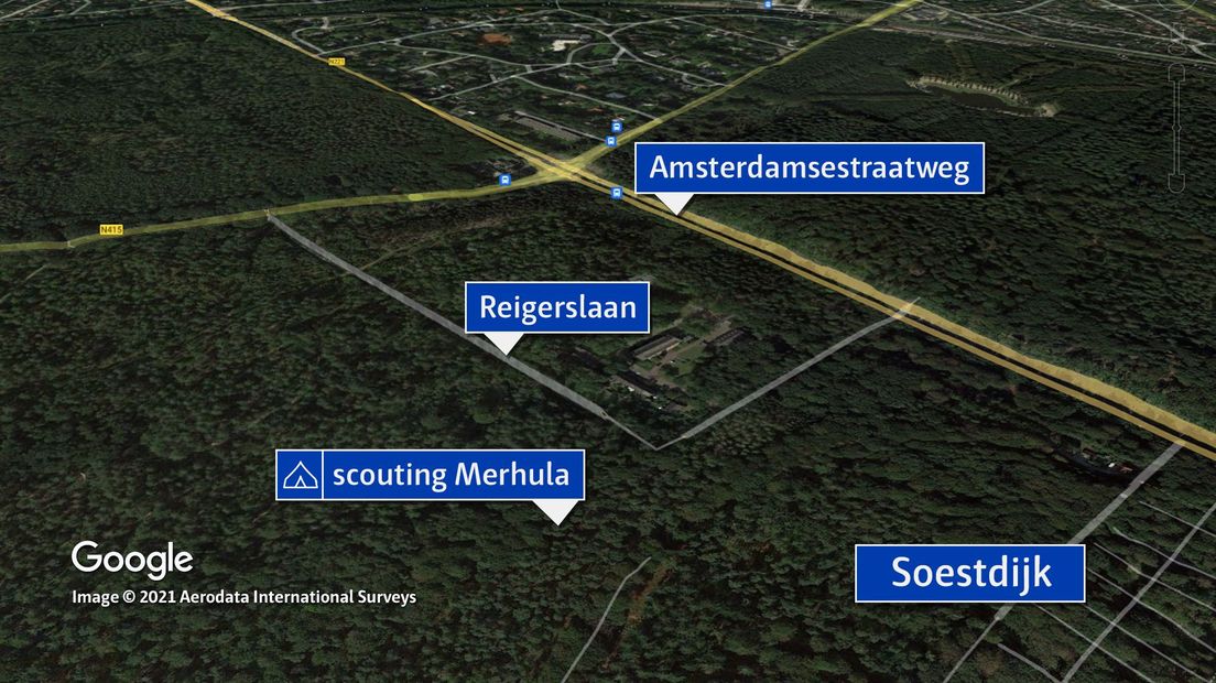 Het scoutinggebouw is bereikbaar vanaf de Amsterdamsestraatweg door de afslag te nemen naar de Reigerslaan.