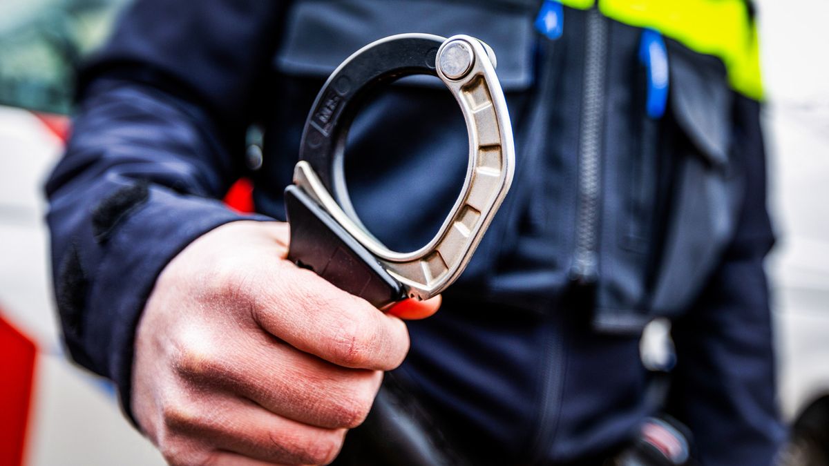 Man (20) doodgeschoten, verdachte aangehouden op straat