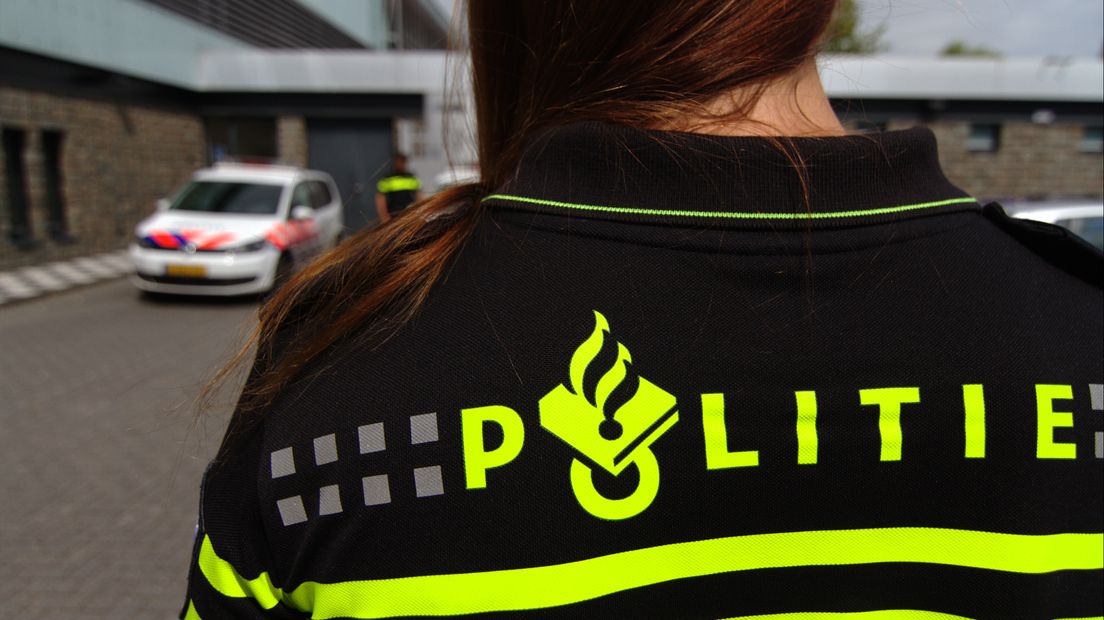 Drie bedrijfswagens werden volgens de politie opengebroken (Rechten: Hugo Boogaerdt/RTV Drenthe)