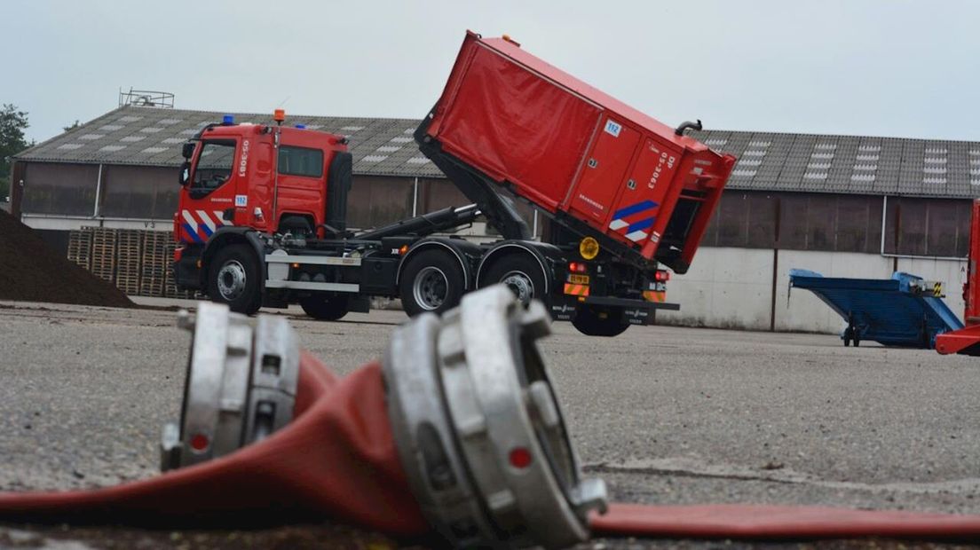 Brandweer opnieuw druk in Westerhaar met nablussen composthoop