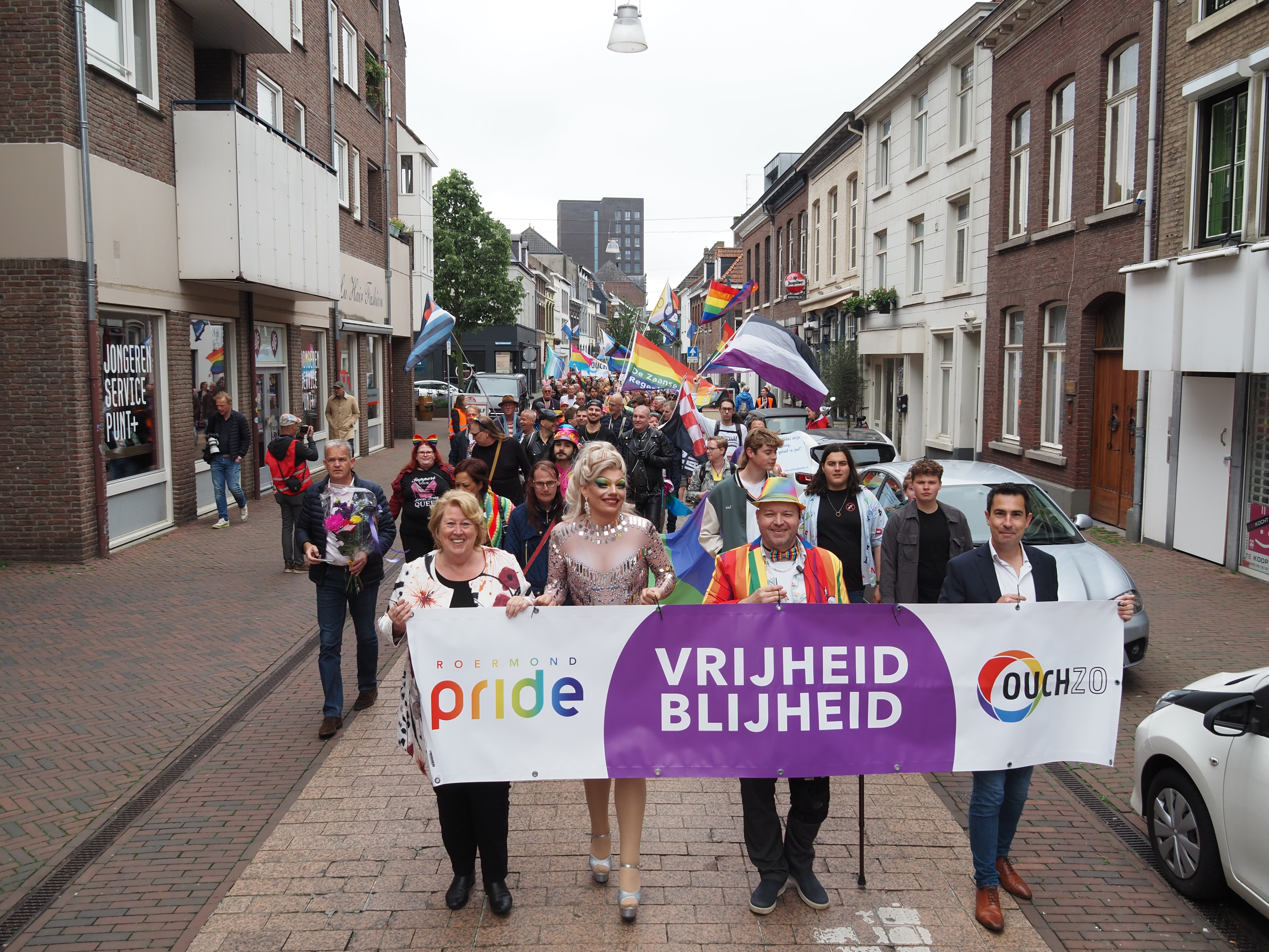 Eerder op de dag werd er een Pride Walk door het centrum van Roermond georganiseerd. Deze verliep zonder problemen. 