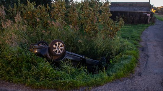Auto op zijn kop te water in Montfoort Home