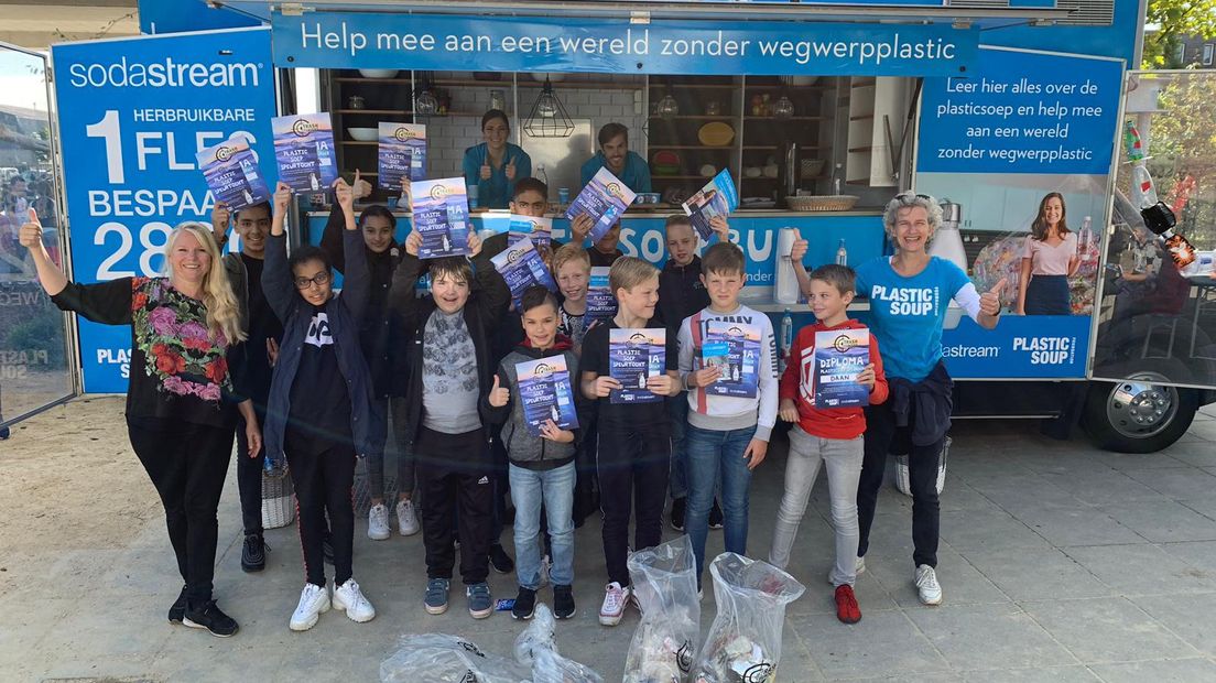 De leerlingen van twee basisscholen in Zaltbommel hebben de wereld woensdag weer een beetje beter gemaakt. Ze gingen de straat op om afval te verzamelen. Allemaal in het kader van de World Cleanup Day 2019 van komende zaterdag.