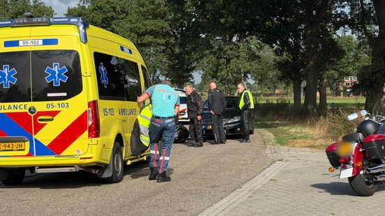 112 Nieuws: Motorrijder gewond bij botsing met auto in Holten Home