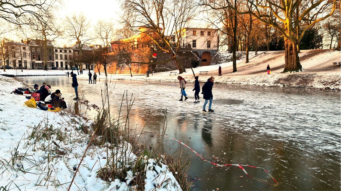 Schaatsen op de singels van Utrecht.