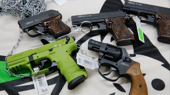 Politie zet wijk af voor jongen met nepvuurwapen Home