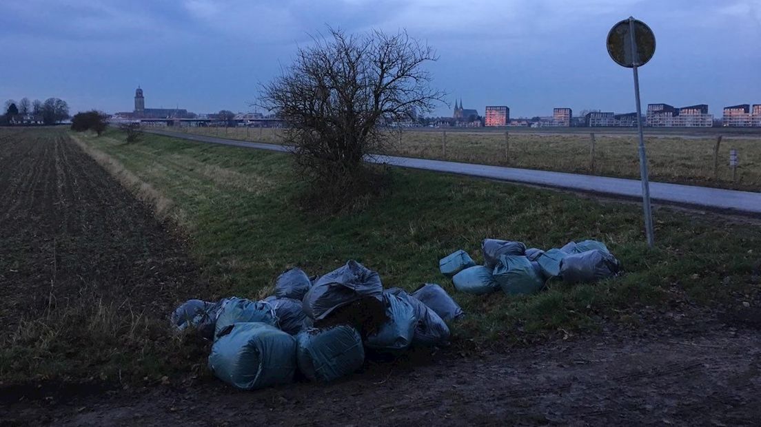 Wietafval gedumpt in uiterwaarden IJssel Deventer