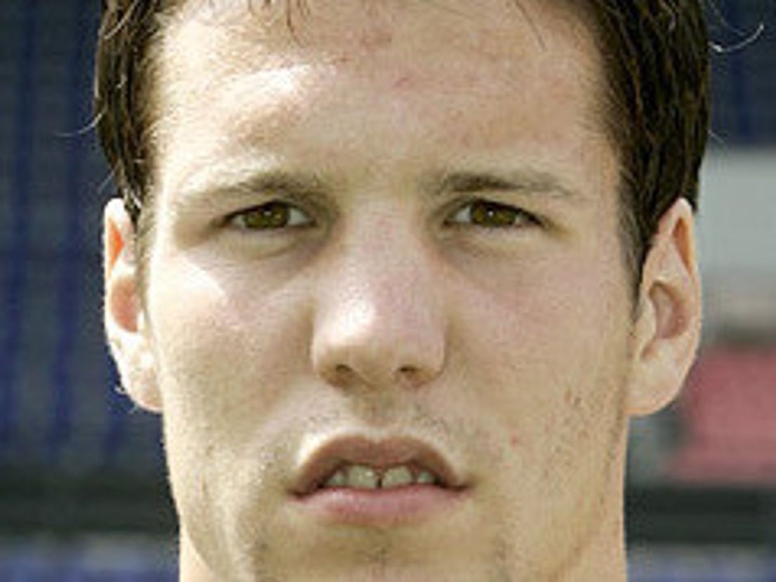 06-12-Ron-Vlaar.cropresize.tmp.cropresize.tmp.jpg