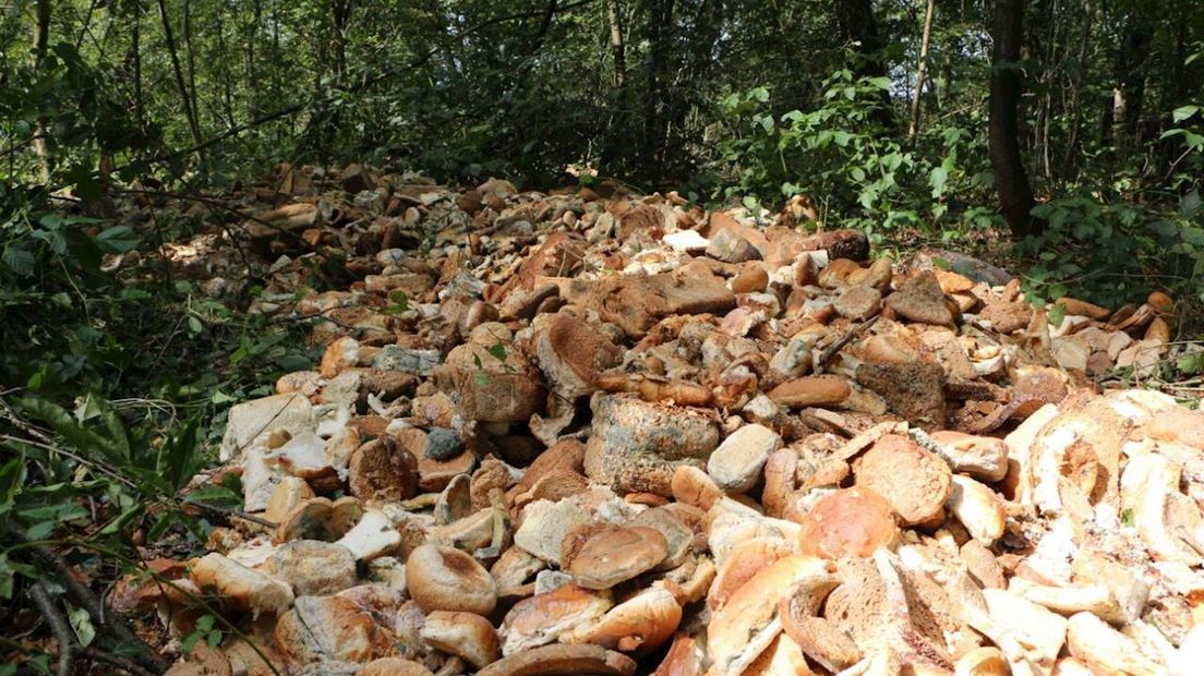 Lading brood gedumpt in Enschede