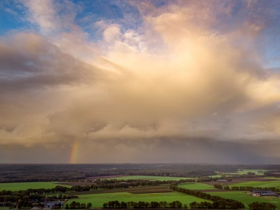 Vanmiddag code geel in Drenthe, kans op onweer en zware windstoten