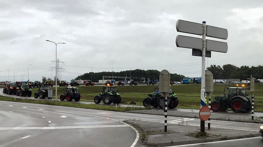 Bij Woerden worden de trekkers gedoseerd de A12 opgelaten.