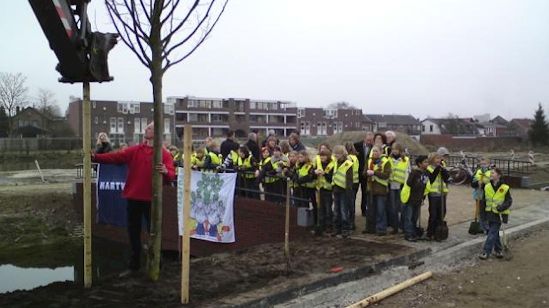 Bomen planten op Nationale Boomfeestdag