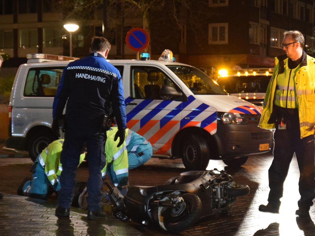 Scooterrijder gewond op de Meent (Foto AS Media)