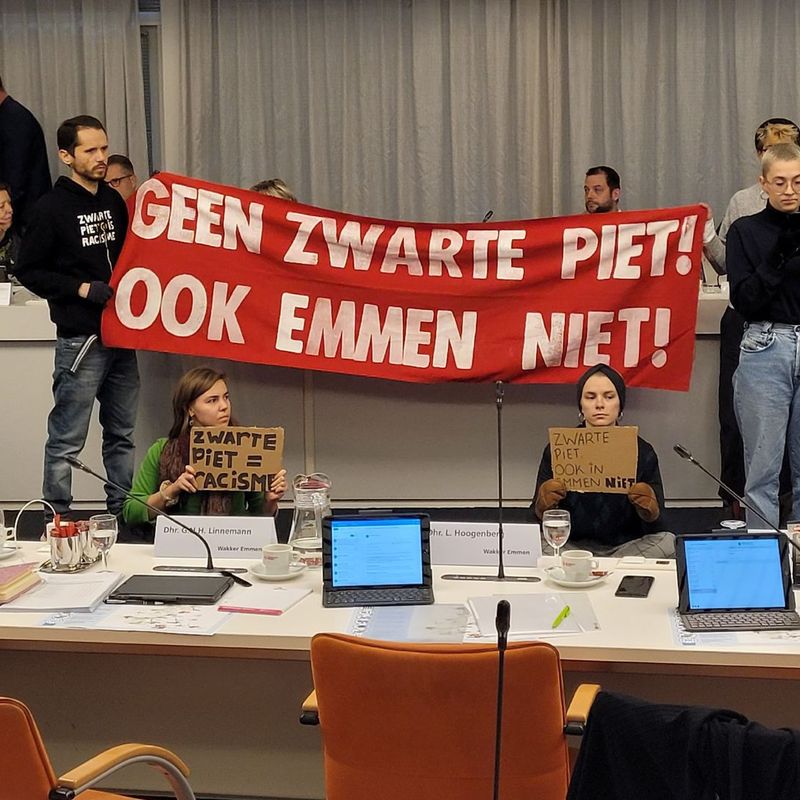 Twaalf Anti Zwarte Piet Demonstranten Emmen Voor De Rechter Rtv Drenthe Twaalf Anti Zwarte Piet Demonstranten Emmen Voor De Rechter Rtv Drenthe