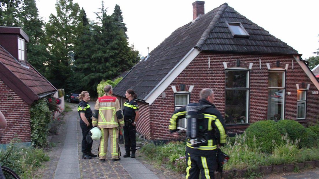 De twee huizen in Nijverdal waar de brandweer heen moest