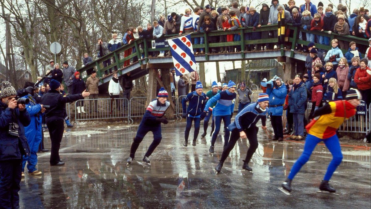 Map showing the Elfstedentocht route through eleven cities in Friesland.