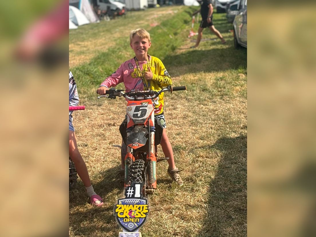 Iven (7) uit Klazienaveen bemachtigt eerste plek op de Zwarte Cross