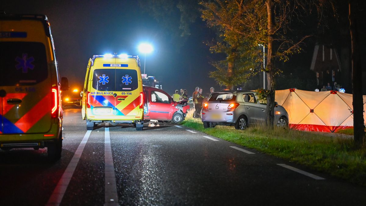 Ernstig ongeval met twee auto's in Albergen, N349 afgesloten