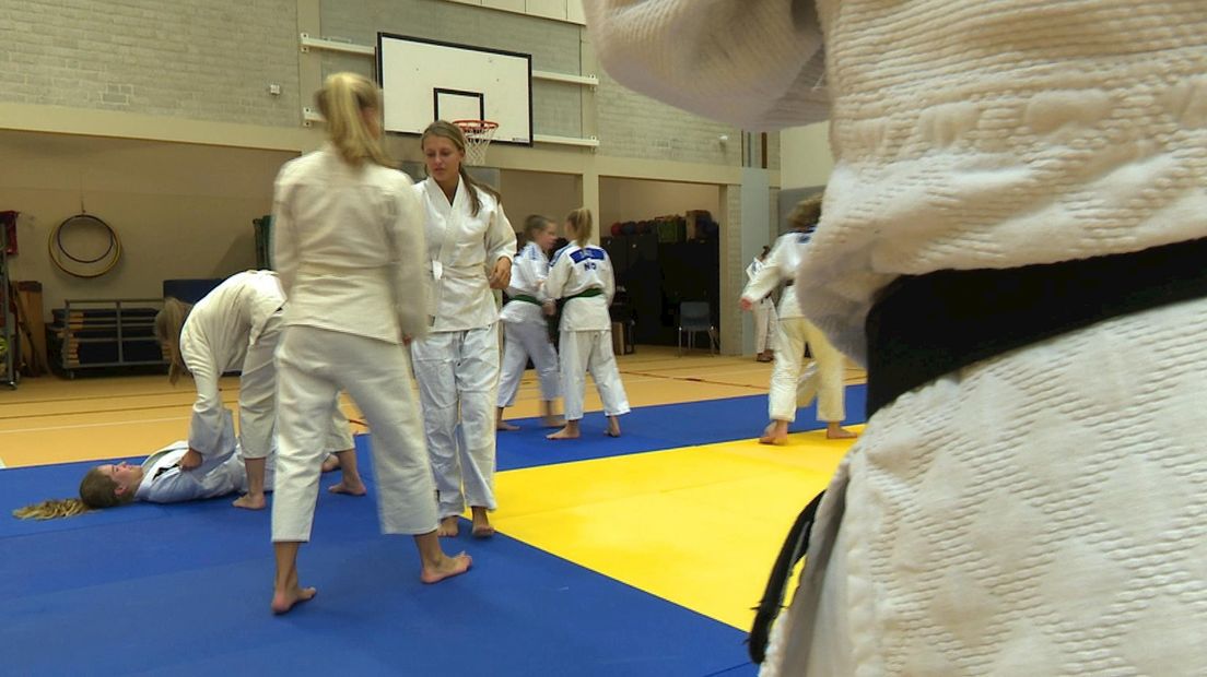 Fittere leerlingen Twickelcollege dankzij samenwerking judoschool en fysiotherapiepraktijk