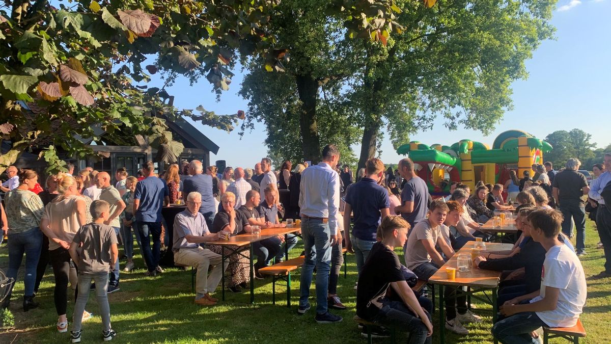 Dorpsbewoners Haler nemen afscheid van 13-jarige Kealan