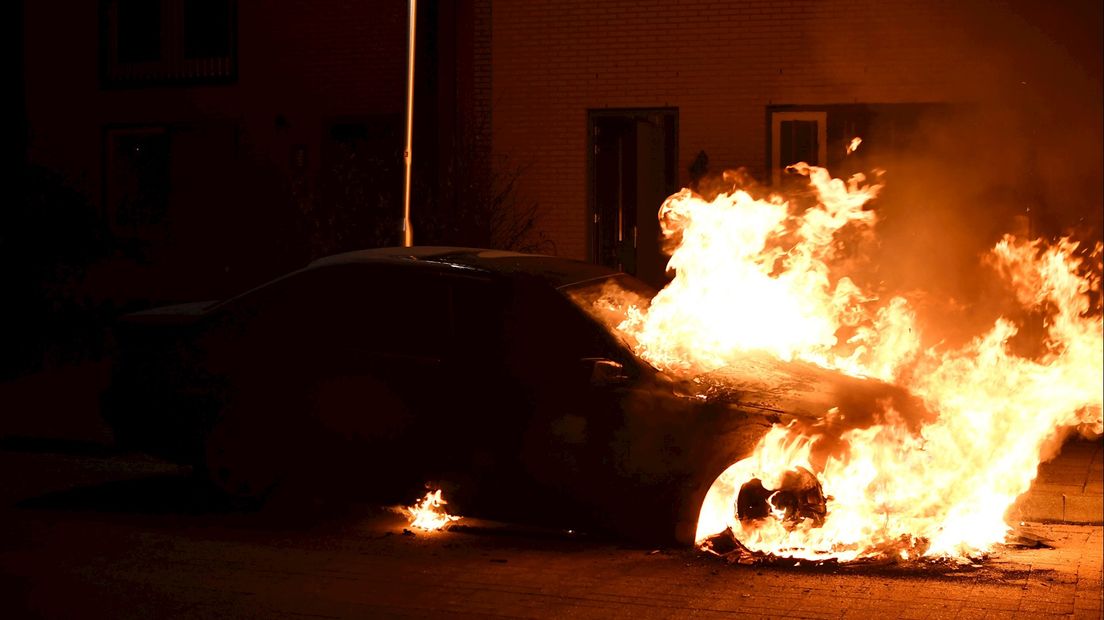 Vlammen aan de voorkant van de BMW
