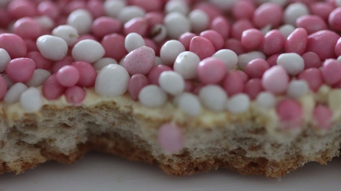 Beschuit met muisjes wordt steeds vaker gegeten in Veere en Borsele