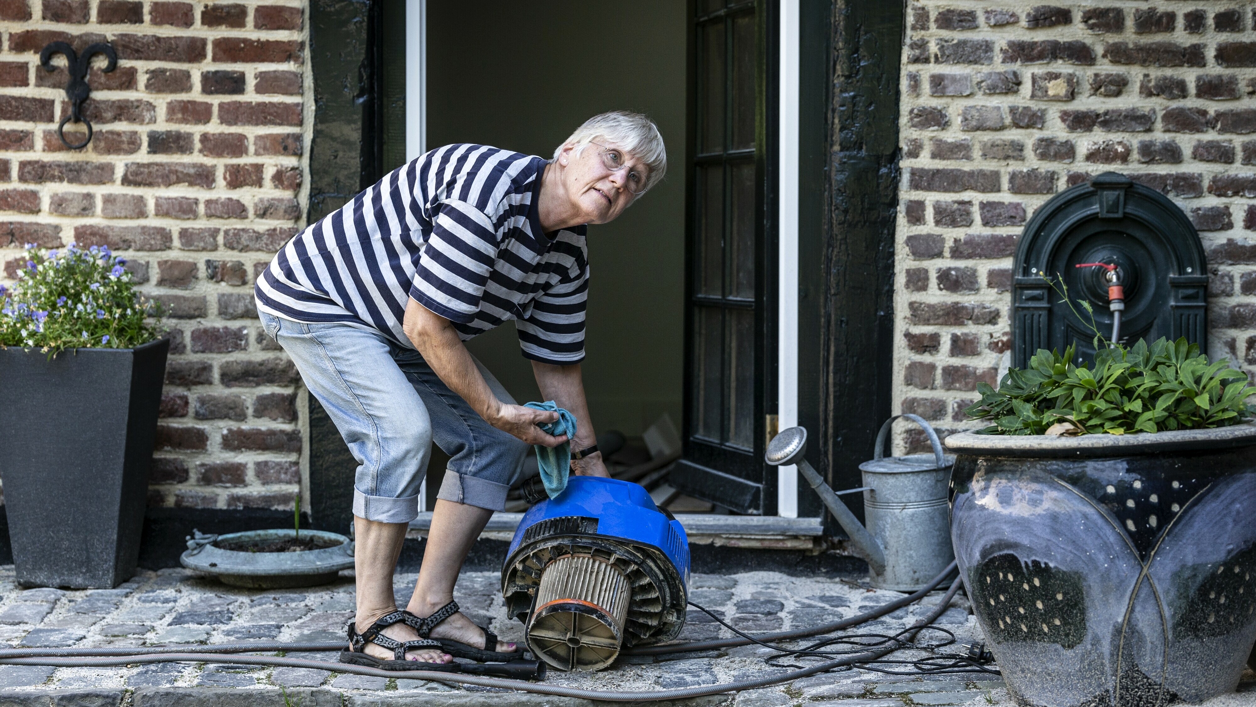 Wanneer Ontvang Ik Geld Bij Waterschade? "Bij Een Lek Dak Kun Je ...