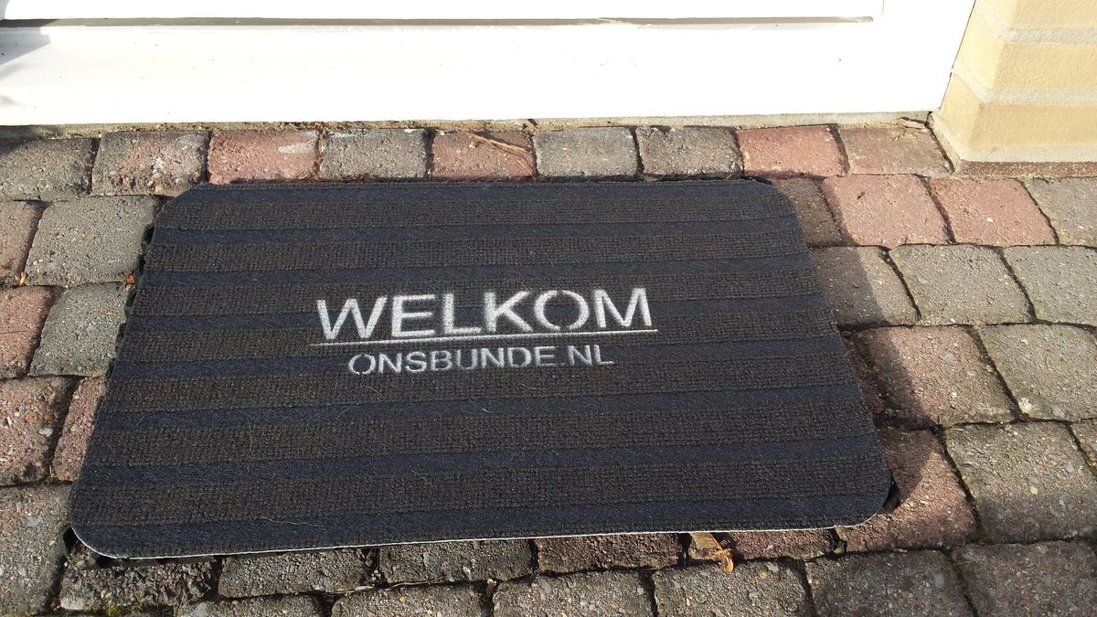 Mysterieuze deurmat op stoepen in Meerssen