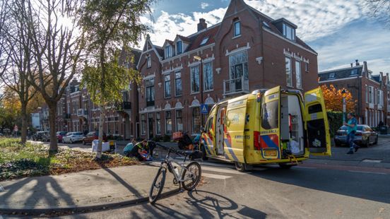Twee gewonden na aanrijding op zebrapad | Waterballet op straat na gesprongen leiding. Twee gewonden na aanrijding op zebrapad | Waterballet op straat na gesprongen leiding.