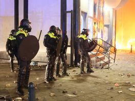 Acht agenten gewond en 13 aanhoudingen bij rellen in Den Haag