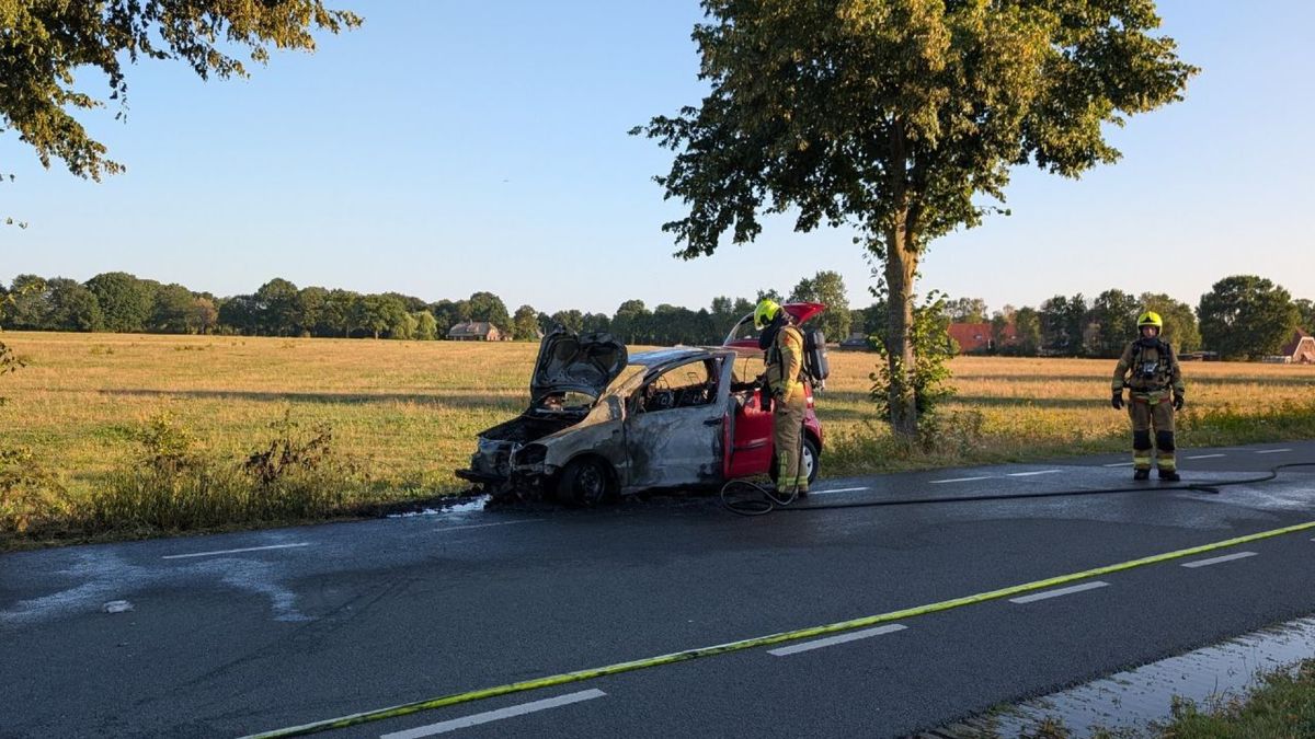 Auto uitgebrand na ongeluk