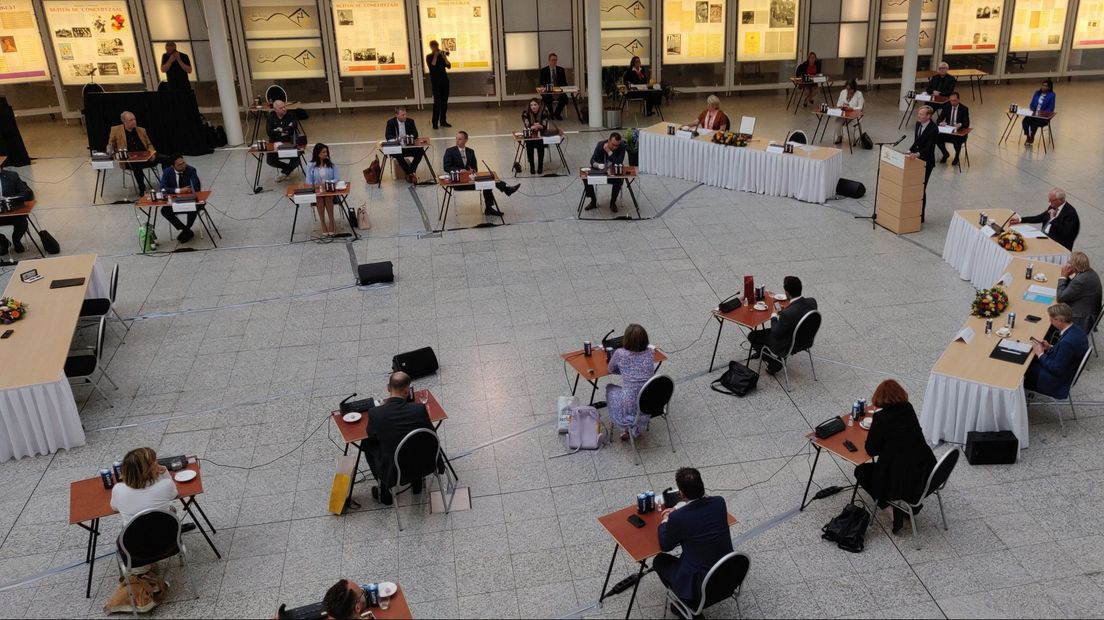 De Haagse gemeenteraad in het Atrium.