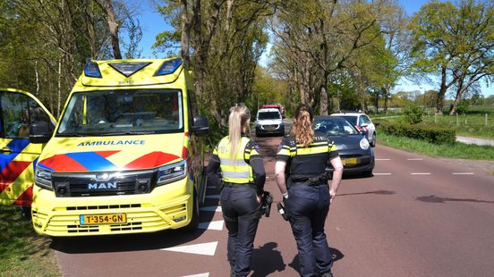 Fietser gewond bij aanrijding in Zuidwolde. Fietser gewond bij aanrijding in Zuidwolde.