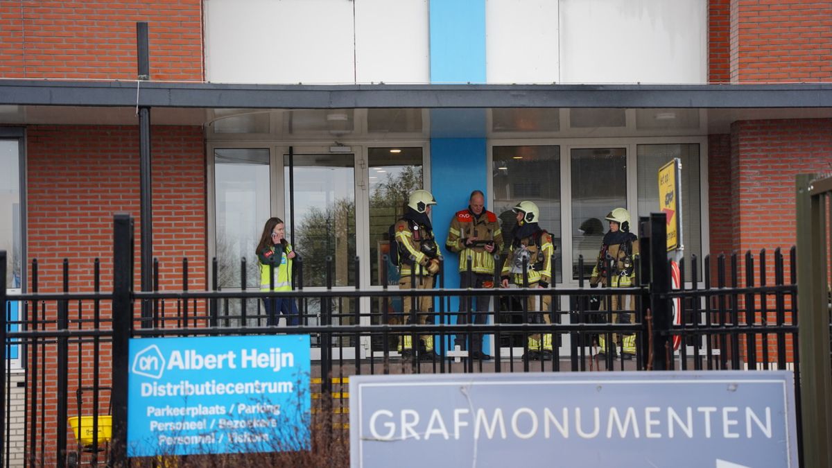 Ontruiming na vals alarm bij distributiecentrum Albert Heijn in Zwolle