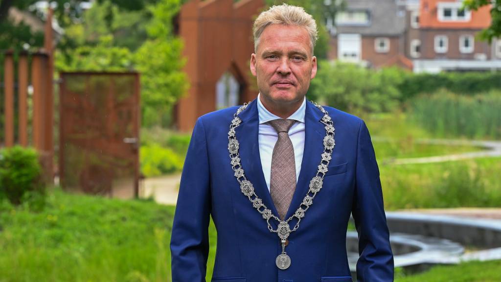 Burgemeester Roosendaal ernstig gewond geraakt tijdens fietsongeval in Scharendijke