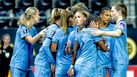 Oranjevrouwen vermorzelen Hongarije | Eikelboom maakt eerste in betaald voetbal Home