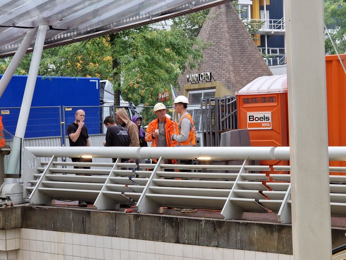 Aan de roltrap en het spoor bij station Blaak wordt deze week gewerkt.