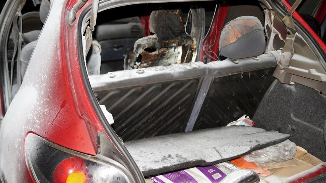 Onderzoek naar spullen die in verbrande auto lagen