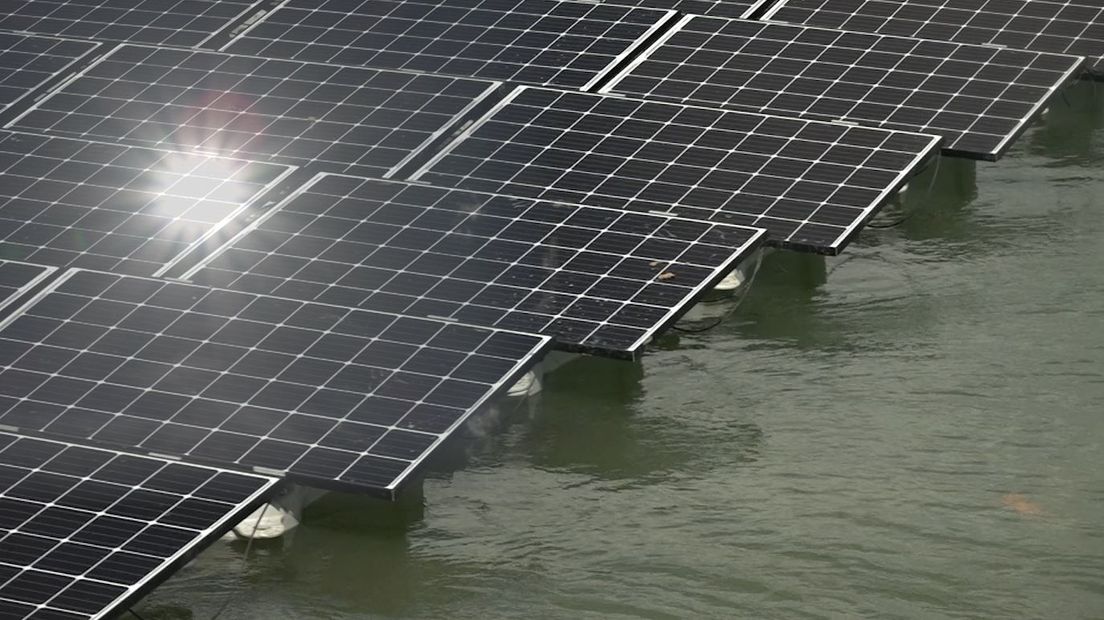 Grootste drijvende zonnepark van Europa bij Huissen bijna klaar