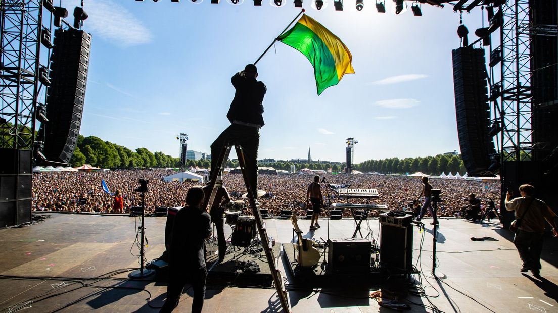 Goldband tijdens de 40e editie van Parkpop op het Haagse Malieveld.