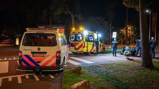 Fietsster overleden na aanrijding • scooterrijder gewond. Fietsster overleden na aanrijding • scooterrijder gewond.