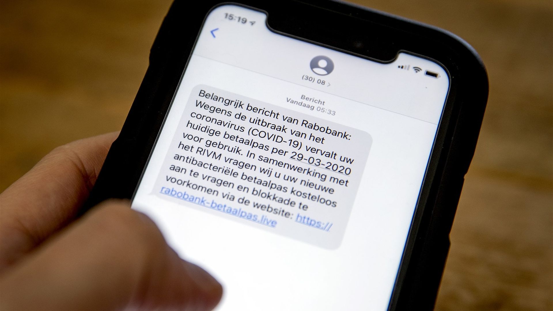 Van Phishingmails Tot Babbeltrucs: Zo Probeerden Criminelen Zeeuwen Op ...