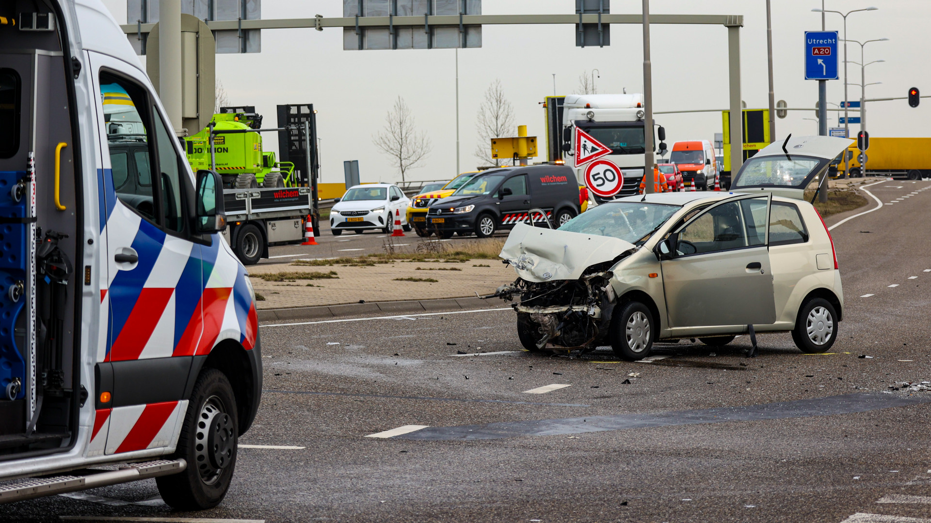 Drie Gewonden Bij Zwaar Ongeluk, Veel Schade - Omroep West